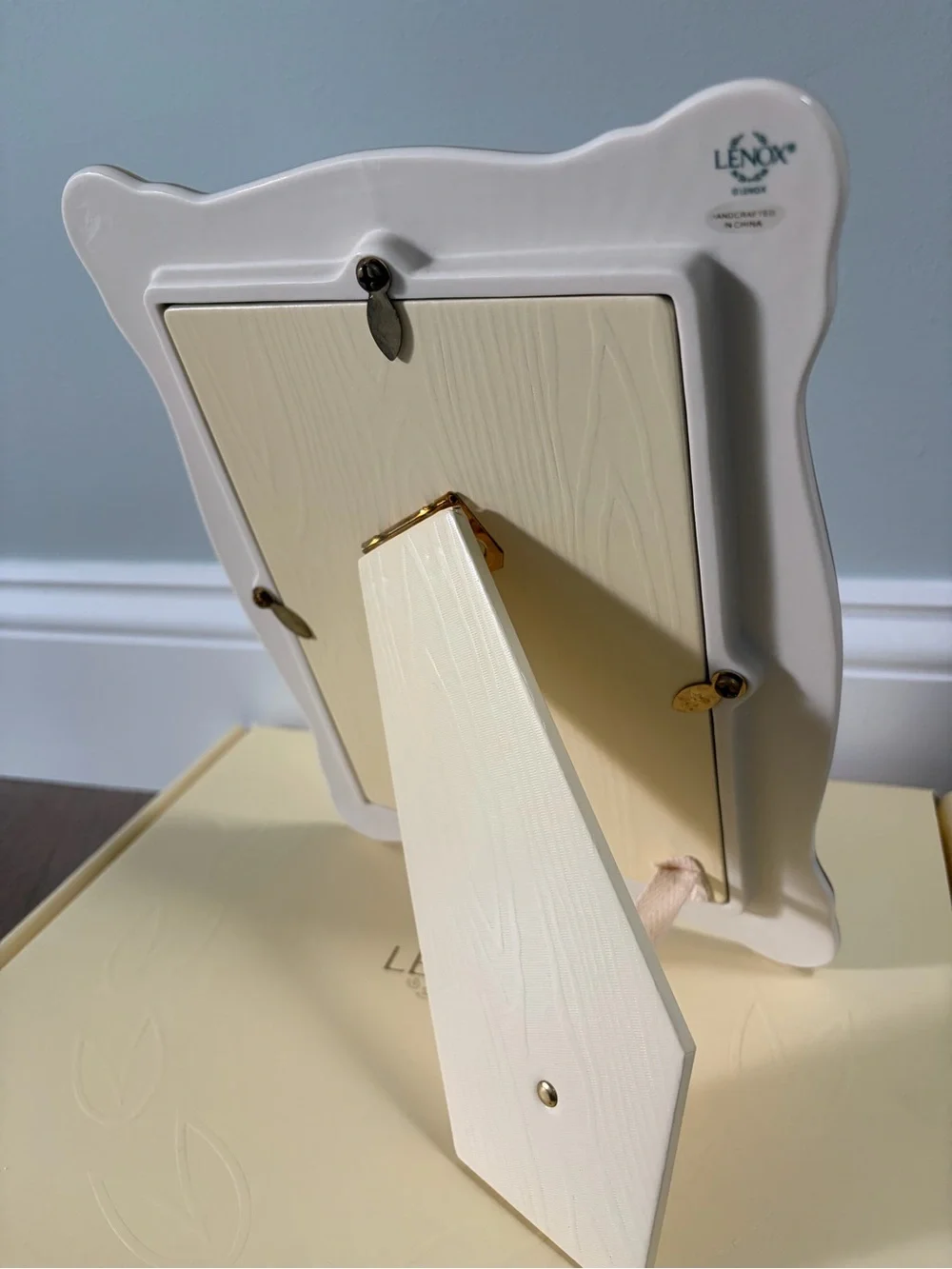 Lenox Meridian Ivory Ceramic 5x7 Picture Frame with Gold Trim